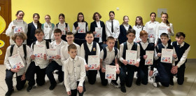 Школьники Лицея им. Г.Ф. Атякшева пишут новогодние письма бойцам СВО.